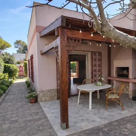 Mediterranean Escape, A Due Passi Dal Mare *