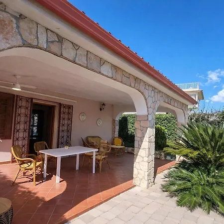 Mediterranean Escape, A Due Passi Dal Mare